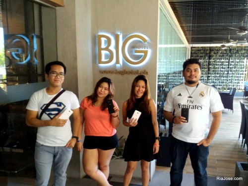 Davao Bloggers at BIG Hotel with our Asus ZenFone Max units